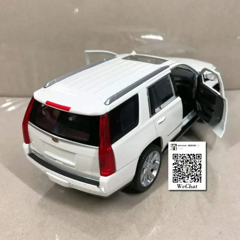 WELLY 1/24 Scale Car Model Toys Cadillac Escalade SUV 2017 Diecast 