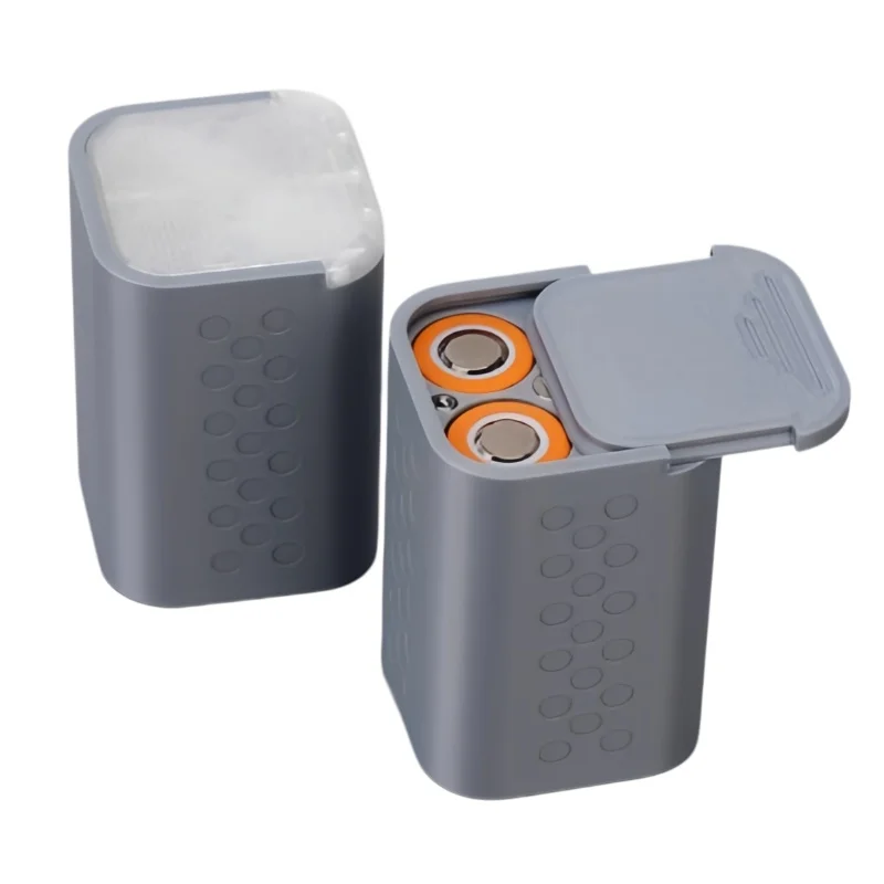 Boîte de rangement pour batteries 21700 ouverte, révélant les quatre compartiments et le couvercle aimanté.