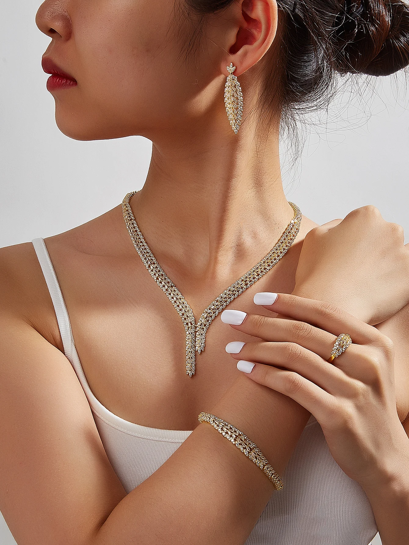 

2024 New Wedding Gold Color Jewelry Set for Women Saudi Arabia 4 Pieces Zirconia Bridal Jewellery Accessories Necklace Set