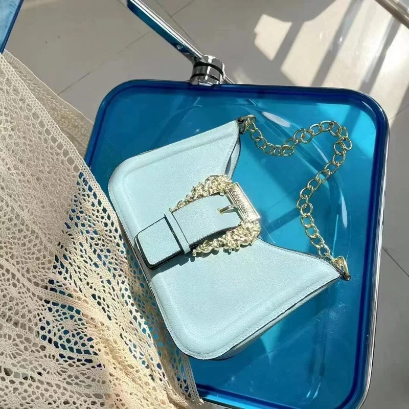 

The Boundless Charm Lady Small Square Bag 2024 New Luxury Brand Metal Buckle Crescent Bag Lady Single Shoulder Messenger Bag