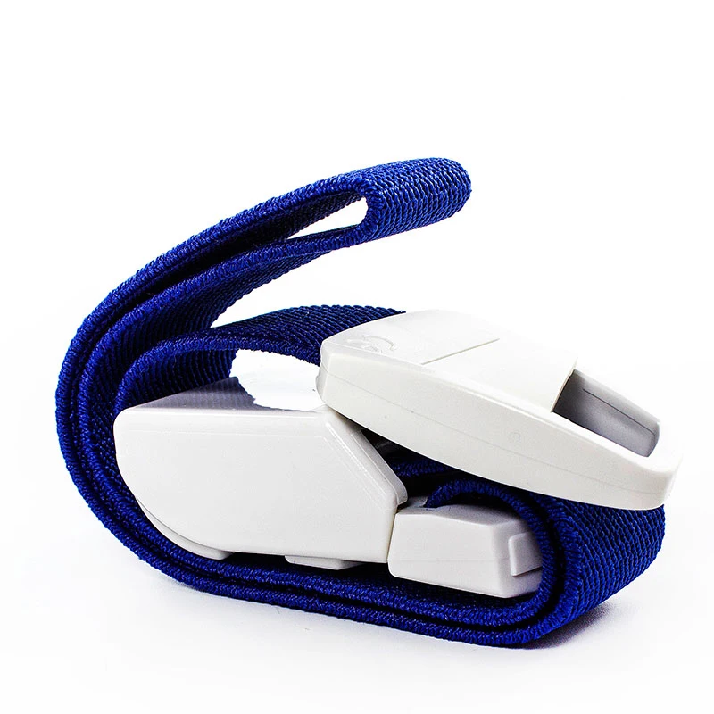 Garrot à Boucle Dégagement Rapide Bleu posé à plat, protection corps avec bande velcro et boucle métallique