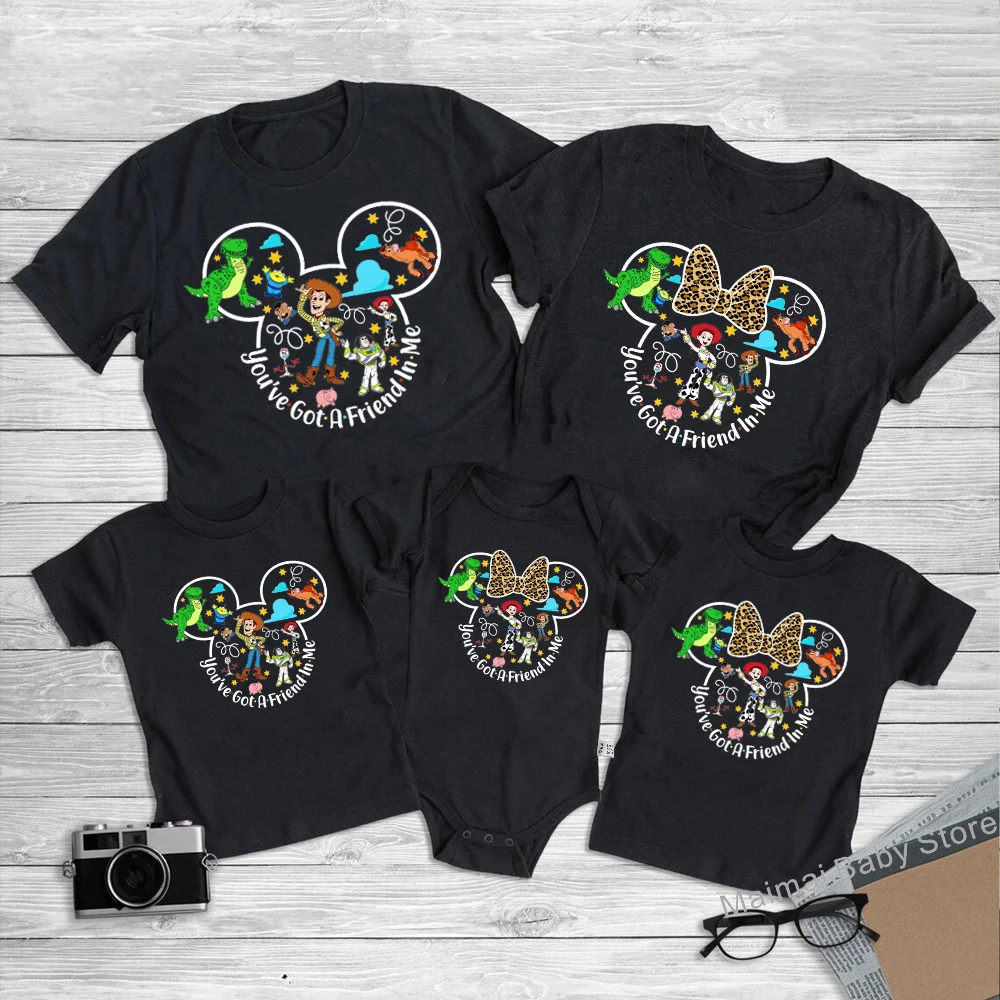 thumbnail image 2 of Nuevas camisetas familiares a juego de Disney Toy Story Mickey Minnie Divertidas camisetas para las vacaciones familiares en Disneyland con el texto "Tienes un amigo en mí", 2 of 5