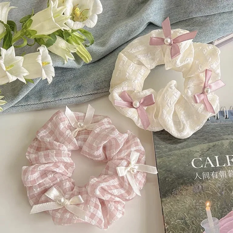 1/2 Stück Süße Cremefarbene Karierte Haargummis für Frauen Imitierte Perlen-Schleifen-Scrunchies Elastische Pferdeschwanzhalter Täglicher Gebrauch M – Detail 8