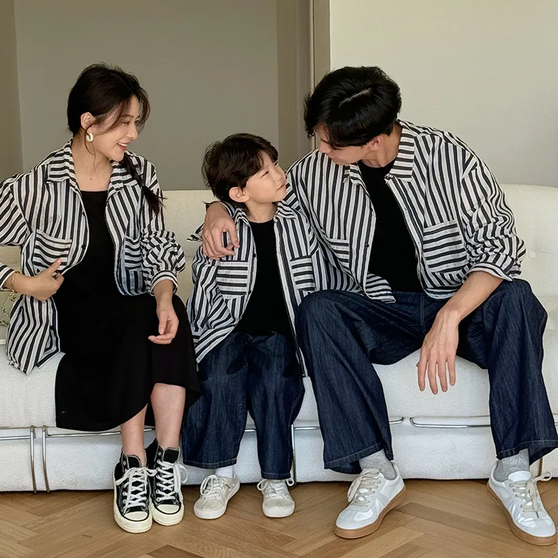 

Family Matching Couple Clothes Dad Mom Children Shirts Coat Father Mother Daughter Son Clothing Sets Korean Parent-child Outfit