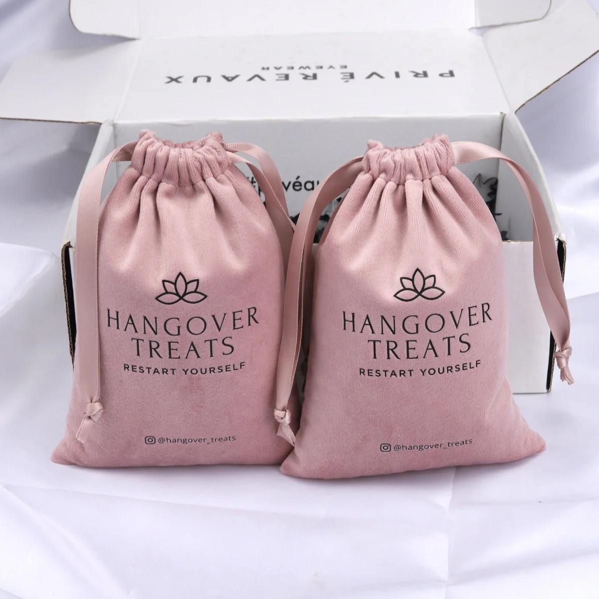 100pcs Personalized Super Soft Pink Velvet Pouch for Jewelry Customized Logo Drawstring Velvet Dust Gift Cosmetic Packaging Bag off white jewelry counter display props super fiber fabric necklace bracelet frame jewelry display tray exhibition display set