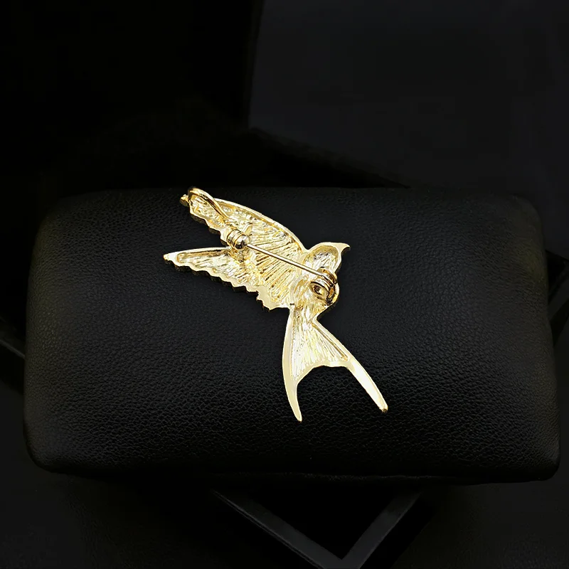 High-End Simple Bird Brooch Men's Suit Exquisite Swallow Pin Luxury Animal Neckline Buckle Coat Accessories Jewelry Badge Gifts