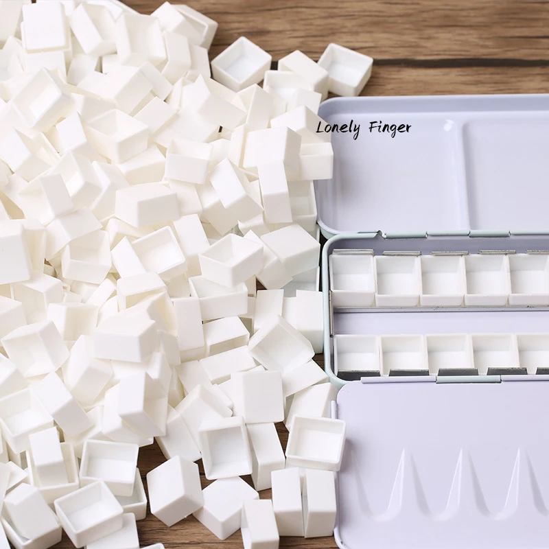 25/50/100pcs 2ml 흰색/투명 색상 빈 플라스틱 하프 팬 수채화 물감 그리드 팬 수채화 아크릴 오일 페인트