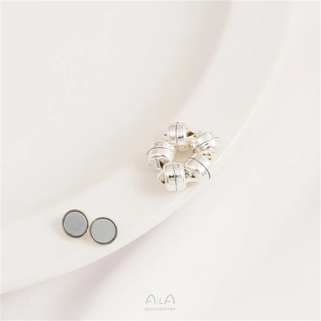 Рисунок 6 - Магнитная застежка в форме гамбургера