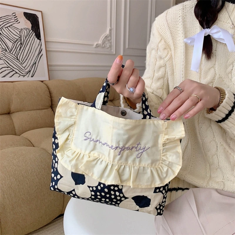 Рисунок 2 - Просторная сумка для подгузников