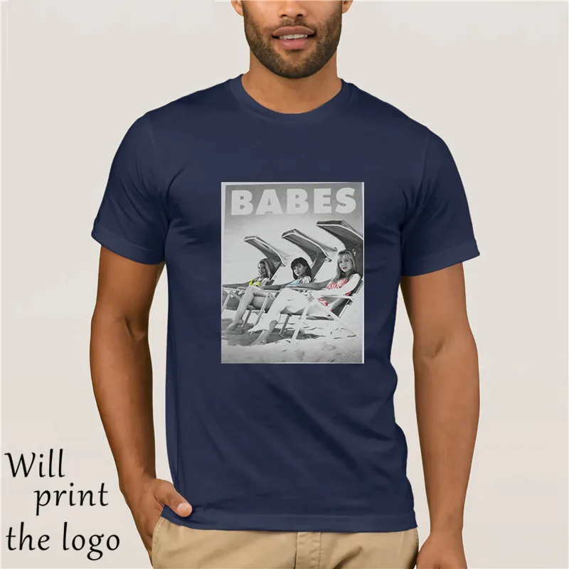 Alta Qualità Per Uomo Better Beverly Hills 90210 T-Shirt Da Uomo-Babes The Girls Hangg In Beach Chairs Image