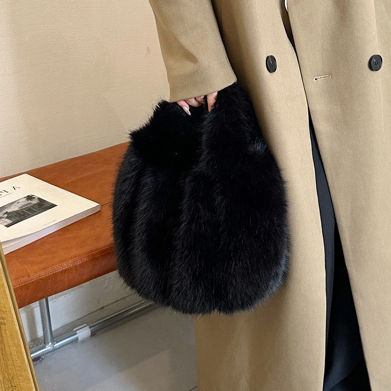 Large Plush Tote Faux Fur Shoulder Bag Winter Fluffy Women Designer Handbags Warm Soft Crossbody Bags for Women Purses