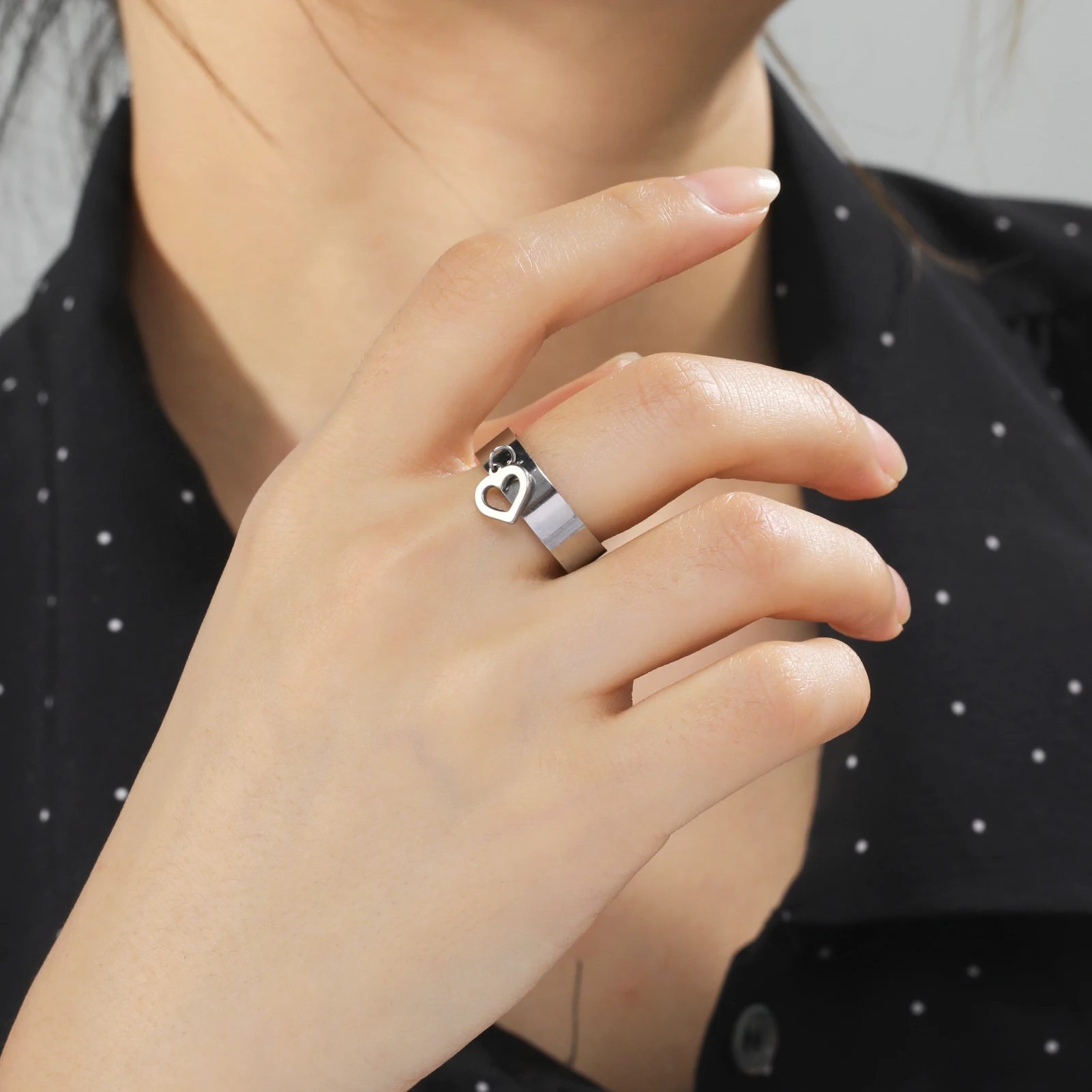 Stainless Steel Circular Heart Pendant Couple Ring Gift_voghion.com