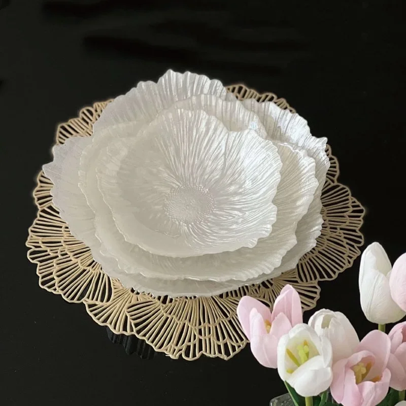 In Nordic modern flower-shaped fruit bowl shaped household candy salad plate luxury pearl snacks plate net red plate 2