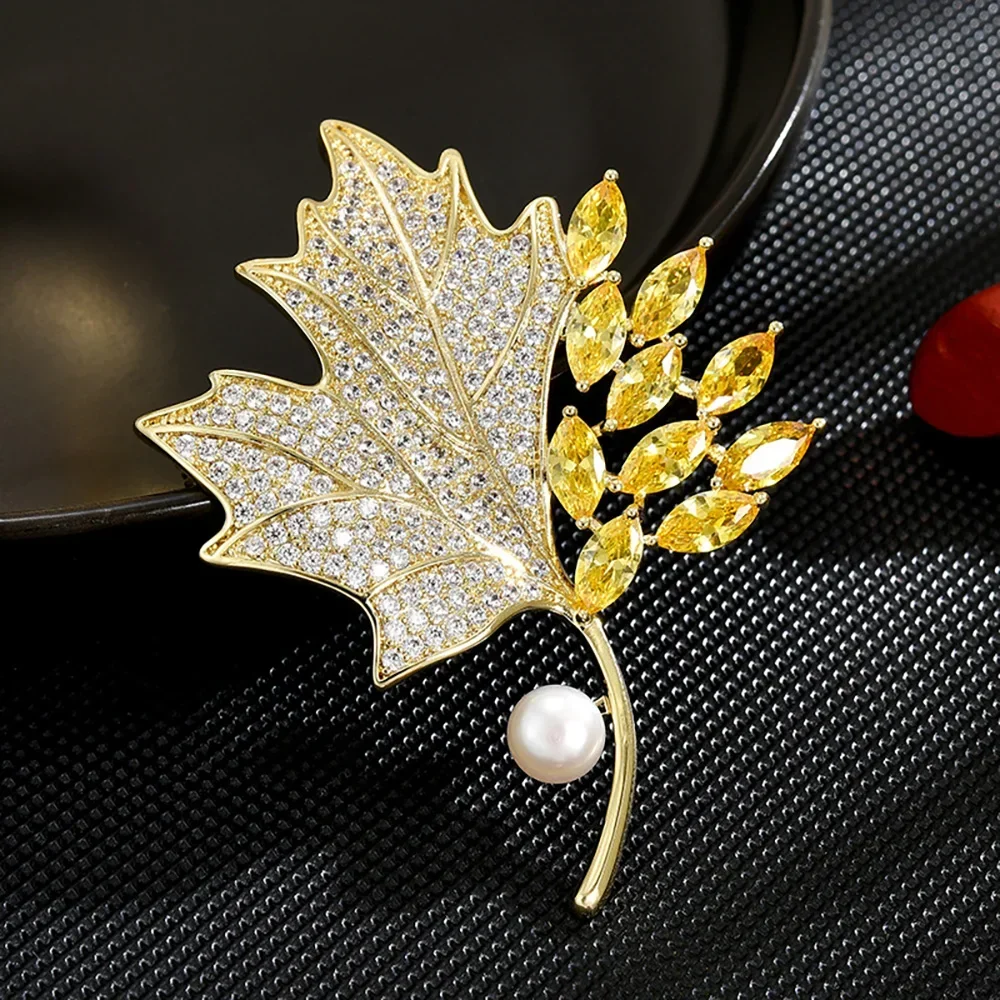 Vintage Painting Enamel Maple Leaf Brooches Pins For Women Girls Exquisite Rhinestone Maple Leaves Badge Fashion Jewelry