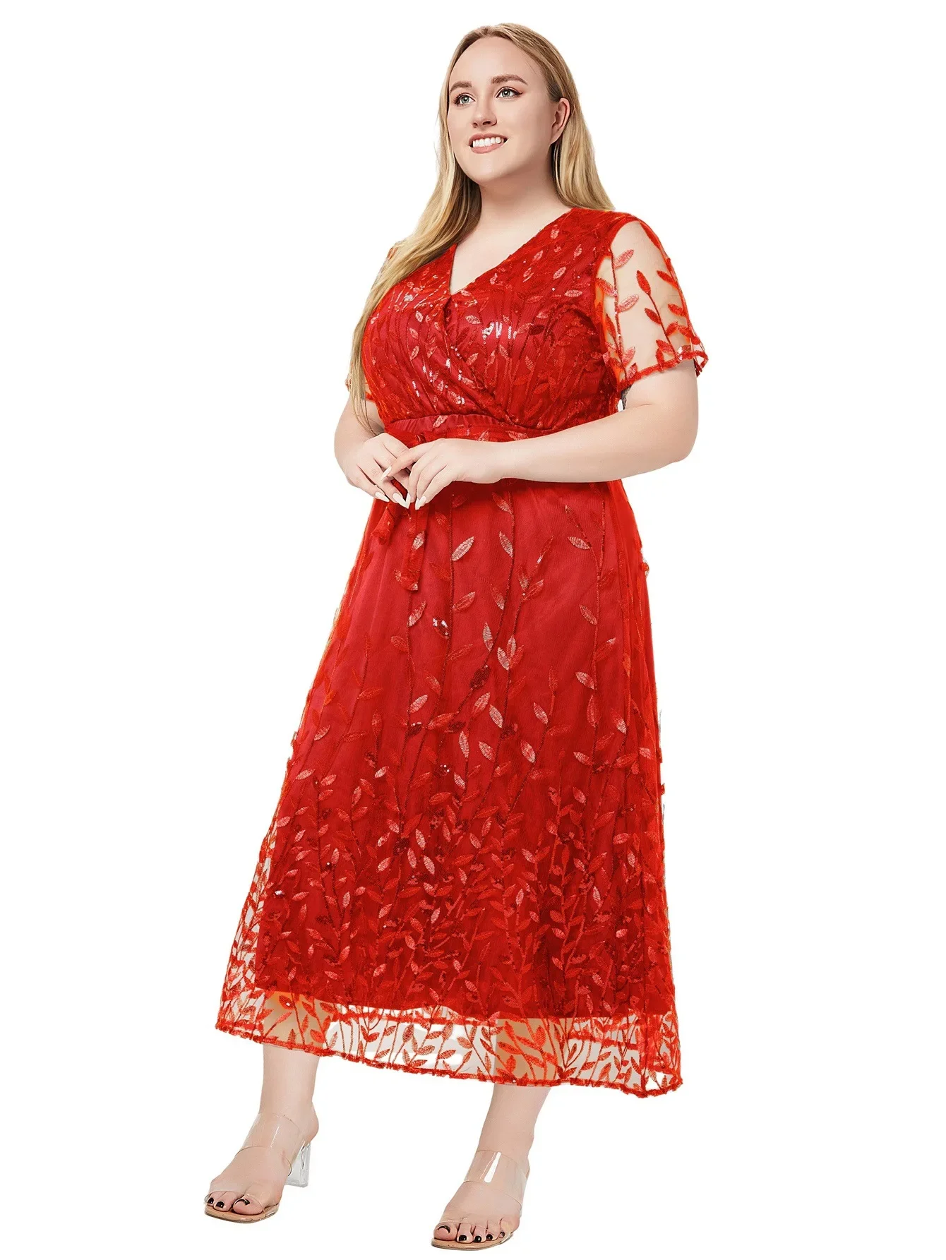 Modernes europäisches Damenkleid mit Blumenmuster und V-Ausschnitt.