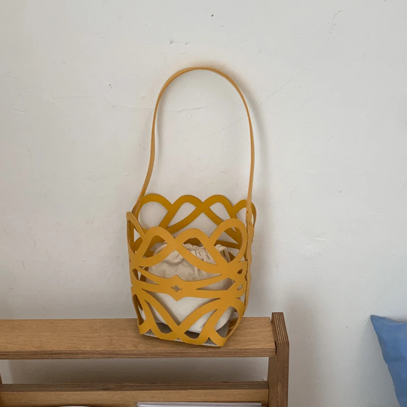Nuova Borsa a Secchiello Estiva in PU Intrecciato con Dettagli Traforati, Borsa a Spalla Casual di Tendenza per Donna, Borsa a Mano da Spiaggia con Design Elegante - immagine 4