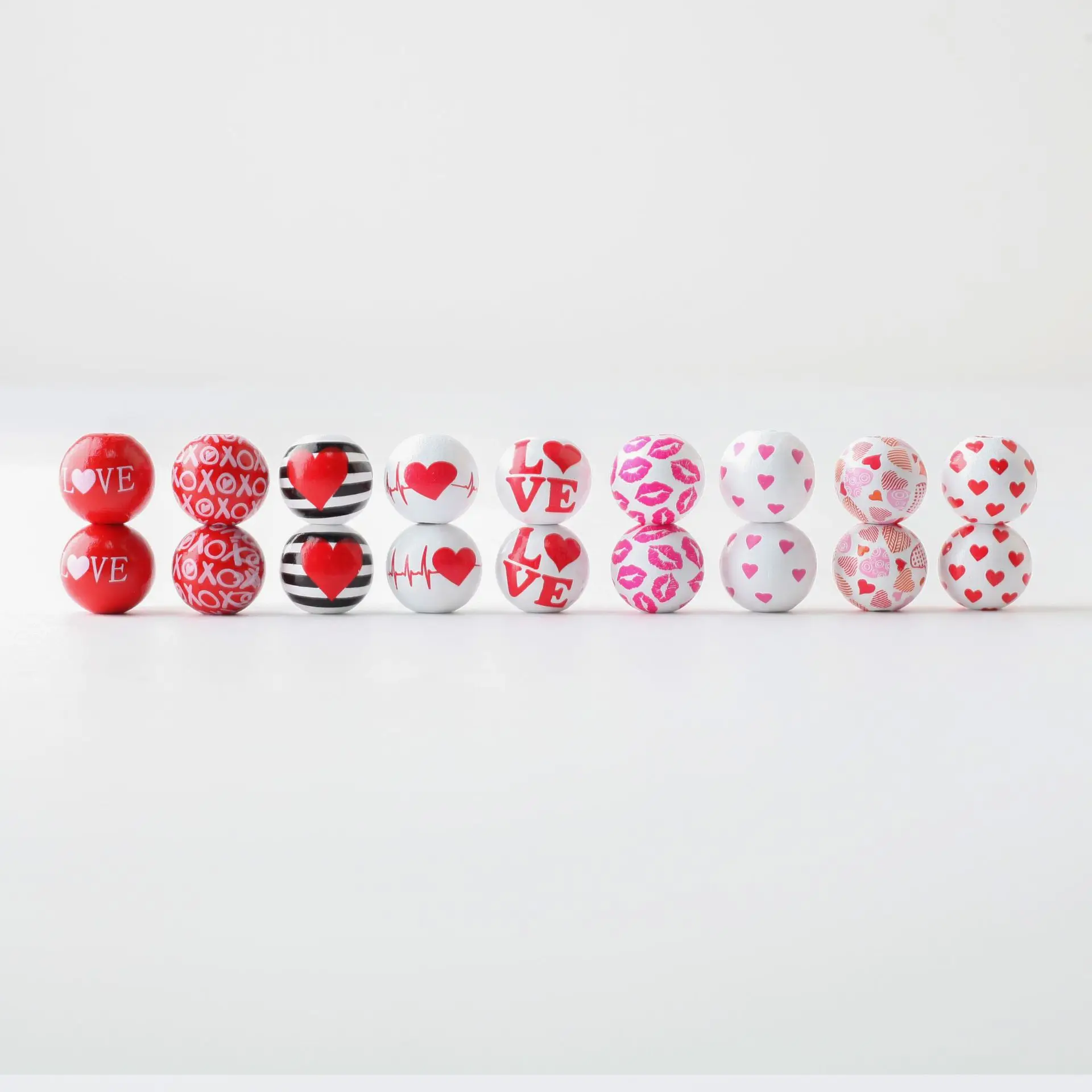 

20pcs Valentine's day Wooden Beads 16mm Heart Love XO Printed Pattern Natural Round Wood Beads for DIY Craft