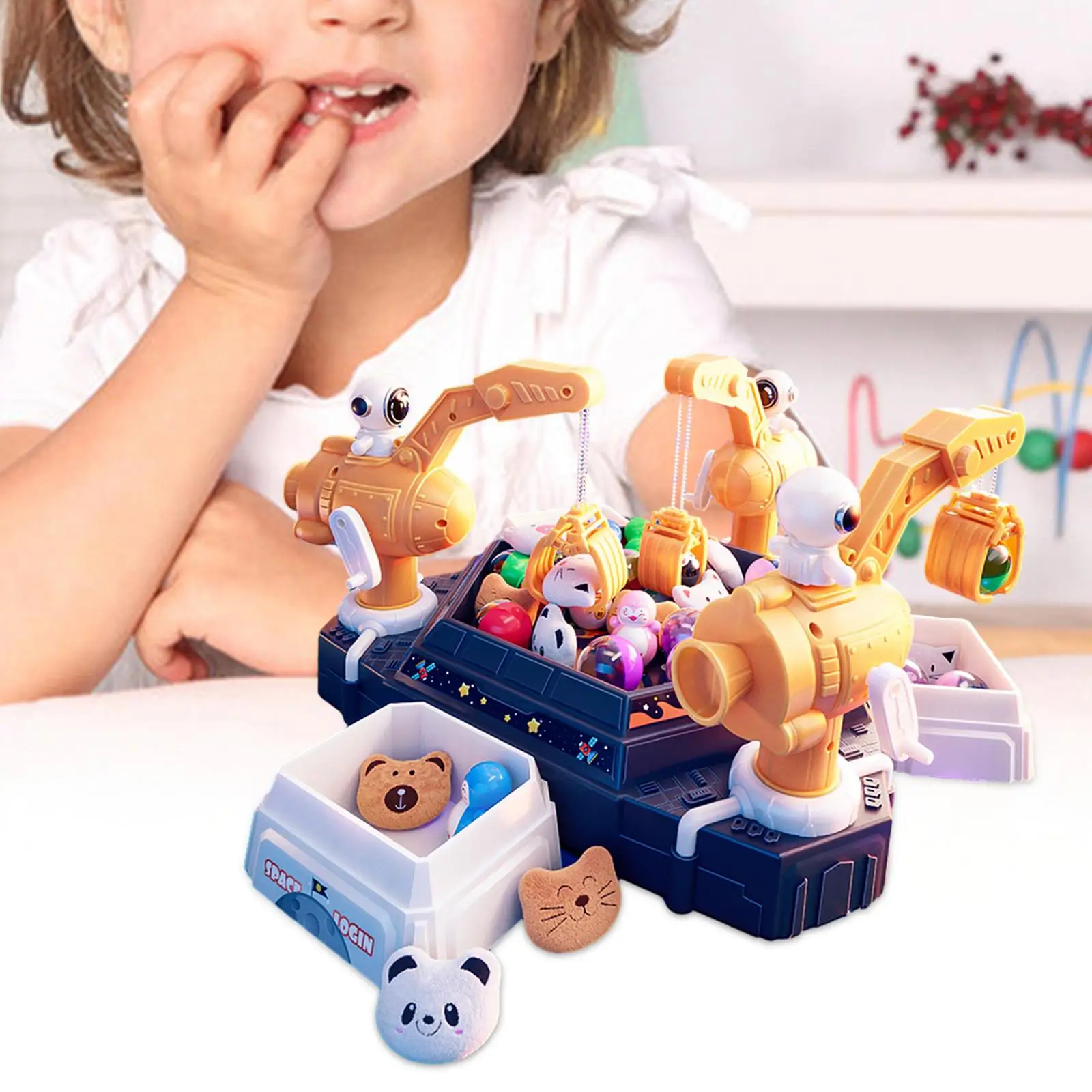 

Электронные маленькие игрушки с 4 мини плюшевыми куклами в капсулах, машина коготь, аркадная игра для взрослых, девочек, мальчиков в возрасте от 3 до 12 лет, для дома