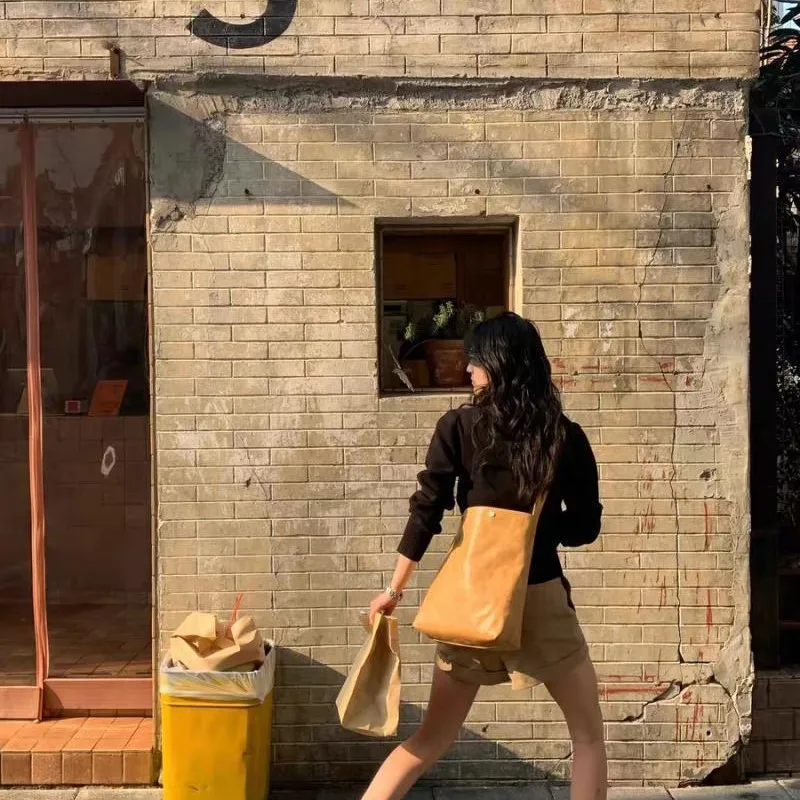 Korean Style Brown Rivet Tote Bag Women Maroon Vintage Large Capacity Shoulder Bag Ladies High End Fashion Commute Crossbody Bag