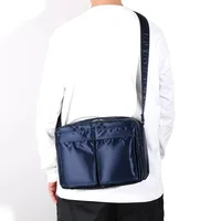 Sac bandoulière de luxe en nylon, taille L, avec petite pochette assortie, pour hommes et femmes, idéal pour le travail, les voyages et les trajets urbains. 6
