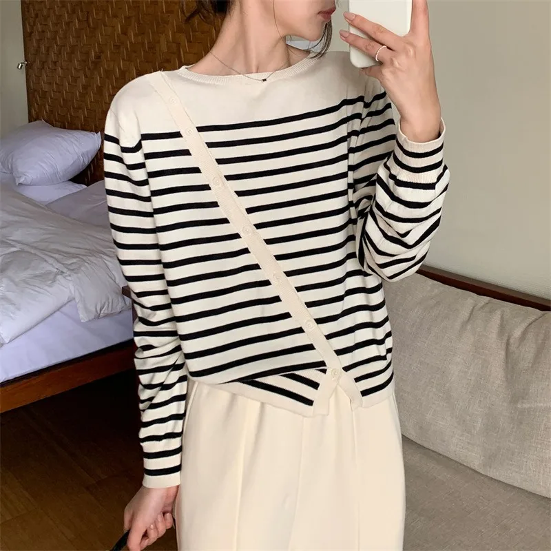 

Placket buttoned design knit top women's autumn new striped pullover sweater woman