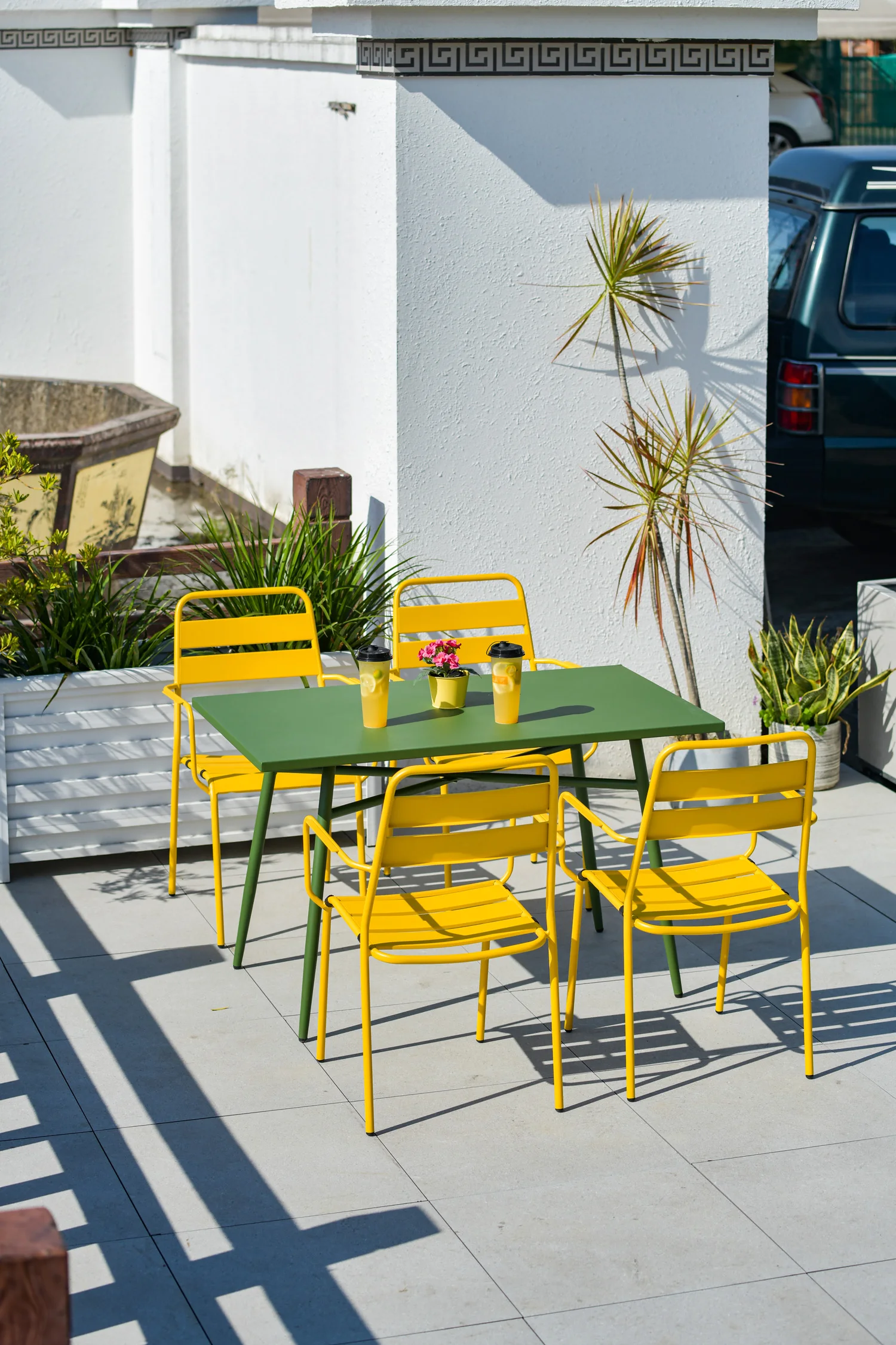 Yellow Green Outdoor Dining Chair Table Set Metal Colorful Garden Park Furniture Modern Luxury Commercial Coffee Restaurant