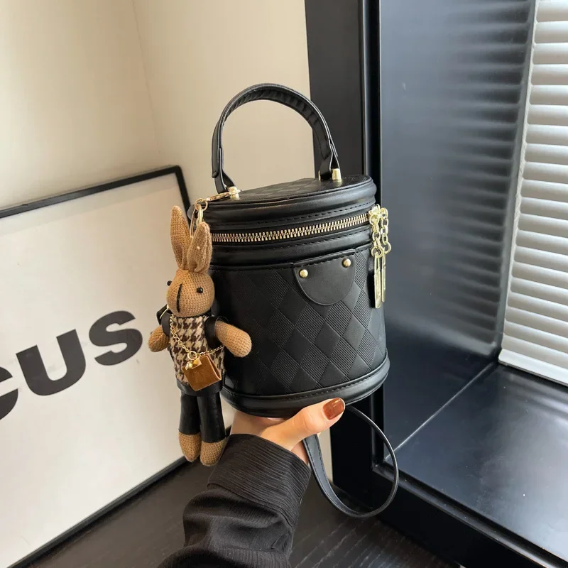 Portable Bucket Female 2024 New Bags Retro Easy Matching Shoulder Solid Color Fashion Texture Diamond Crossbody Bag