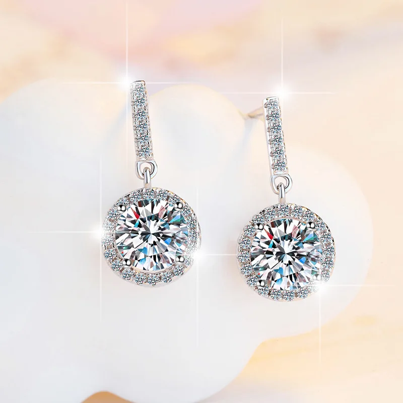 Moissanite Earrings Detail