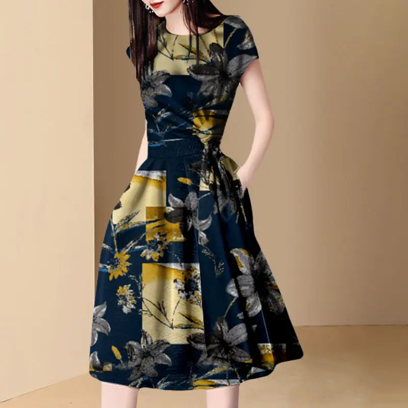 

Europe and the United States design temperament round neck short-sleeved dress 2023 summer new medium waist slimming Skirt