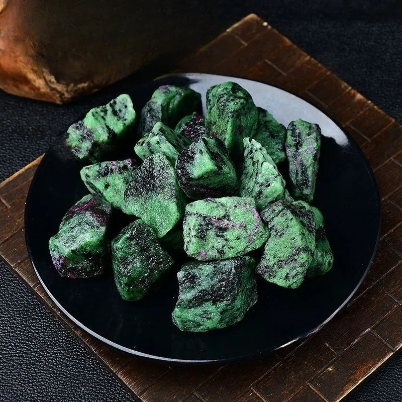 200g natural emerald raw stone, crystal ore specimen carving material, red green treasure fish tank, flower pot for landscaping