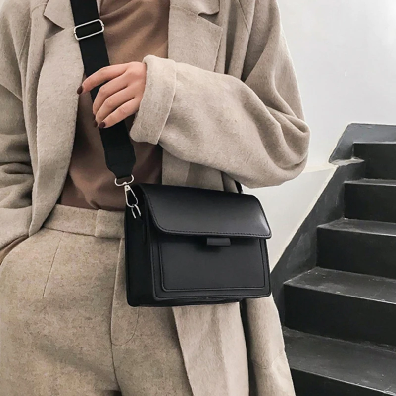 Ladies Messenger Solid Color 2023 New Trendy Wide Shoulder Strap Small Square Retro Casual Simple Crossbody Bag_voghion.com