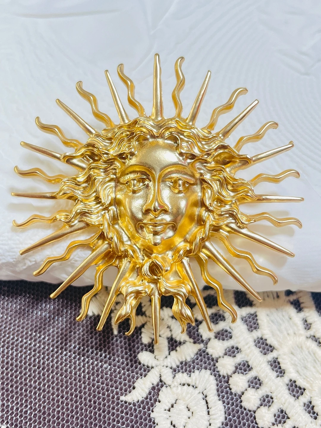 Sun Godd Brooch Pin Retro Plating Matte  Gold Alloy Mid-Century Exaggerated Pin for Clothing Decoration Faion Jewelry