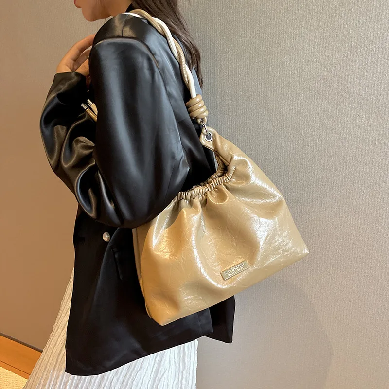 Fashion Shoulder Armpit Bags For Women's 2023 Fall New Trendy Niche Handbag Casual Simple Tote Bag Sale With Free Shipping