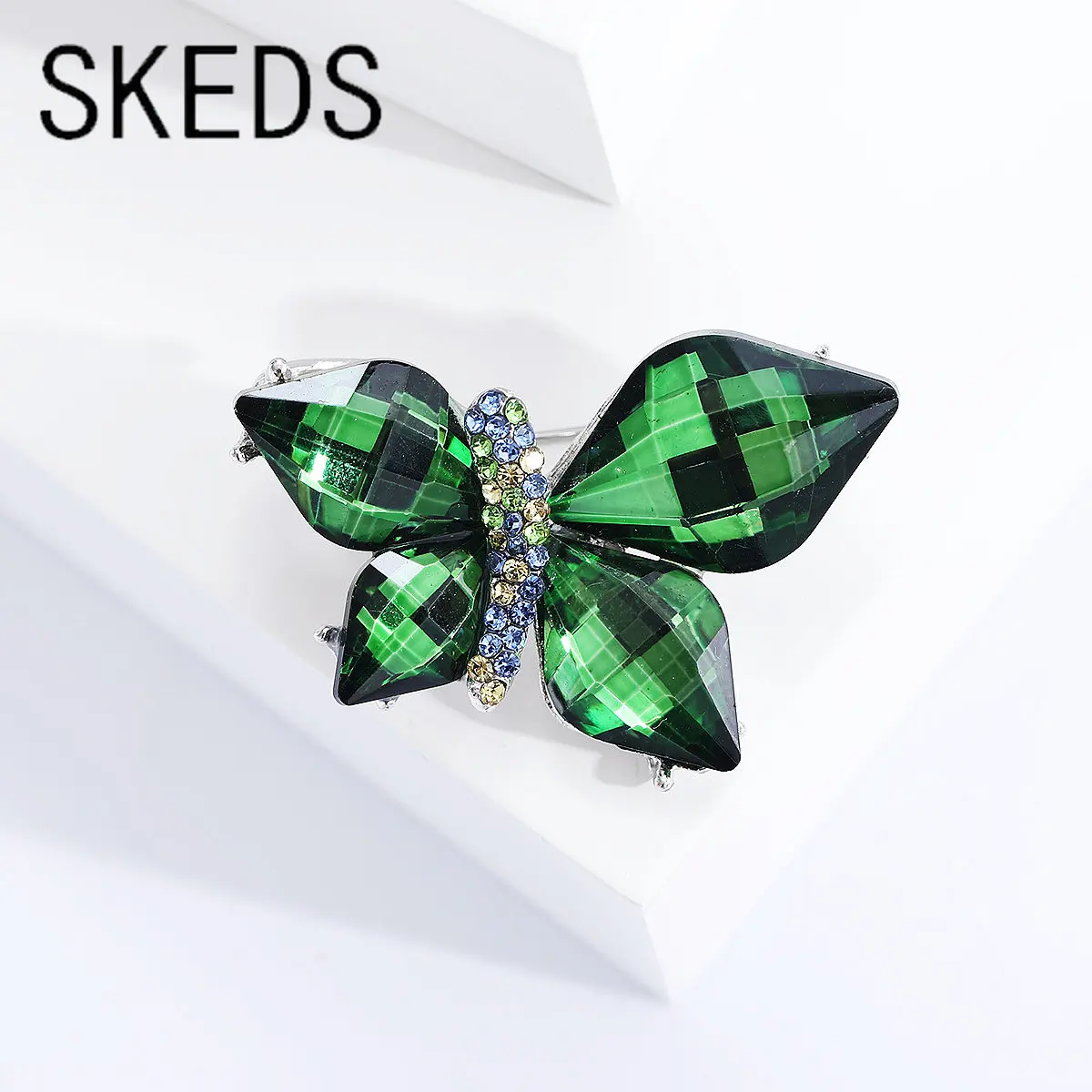 Skeds Elegante Classico Farfalla Verde Distintivi Di Cristallo Per Le Donne Lucido Boutique Decorazione Spille Corpetto Spille De Luxe Femme Regalo