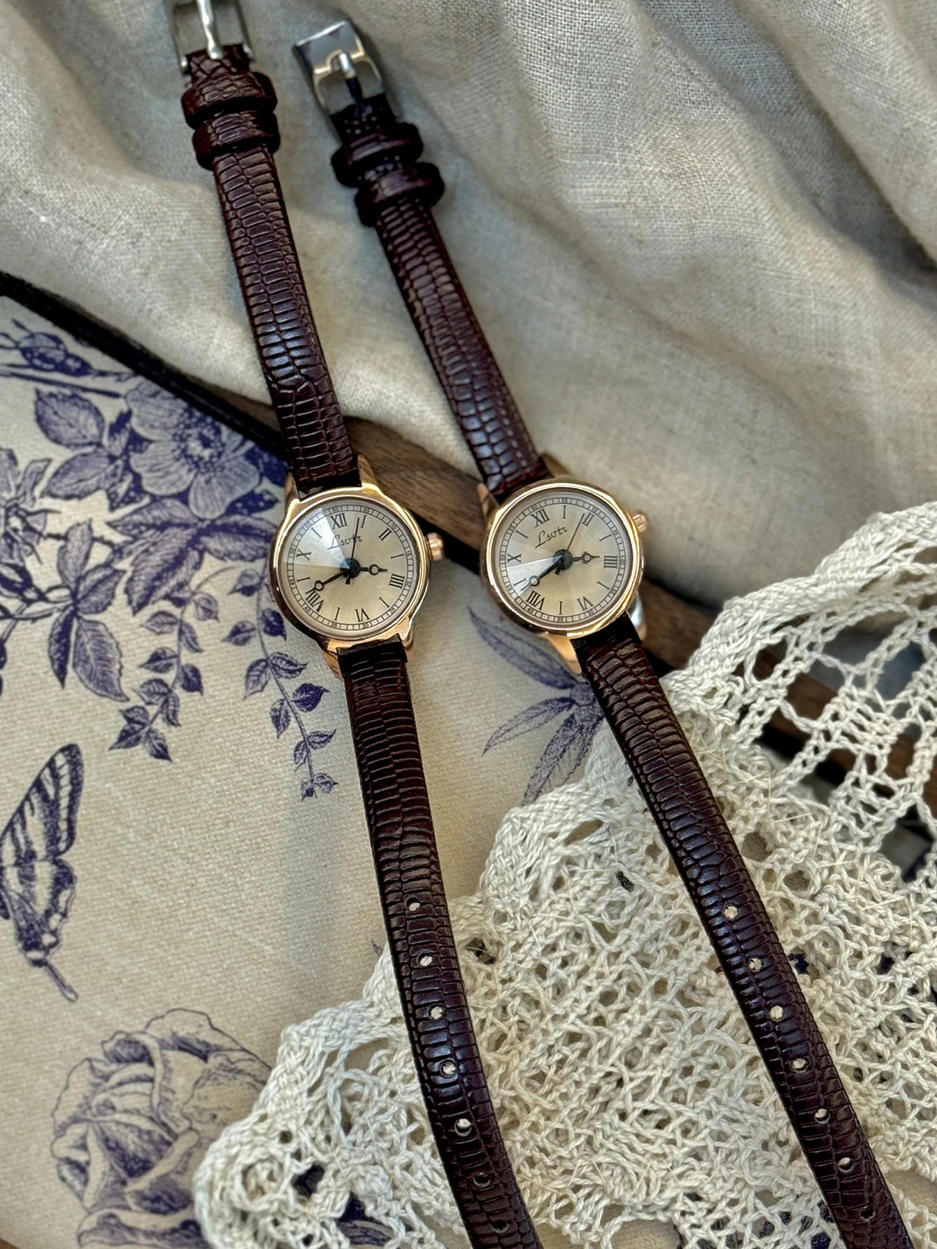 Vintage-Style Coffee Leather Strap Women's Watch with Delicate Round Dial