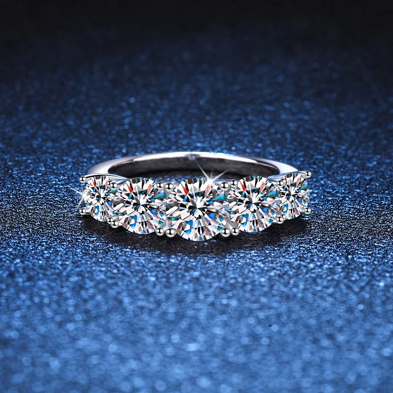 Sparkling Moissanite Diamond Ring