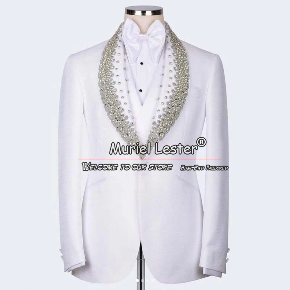 

Elegant Groom Wedding Suits Tailor Made Sliver Beaded Stone Lapel Prom Blazer 3 Pieces White Tuxedos Man Dinner Party Clothing