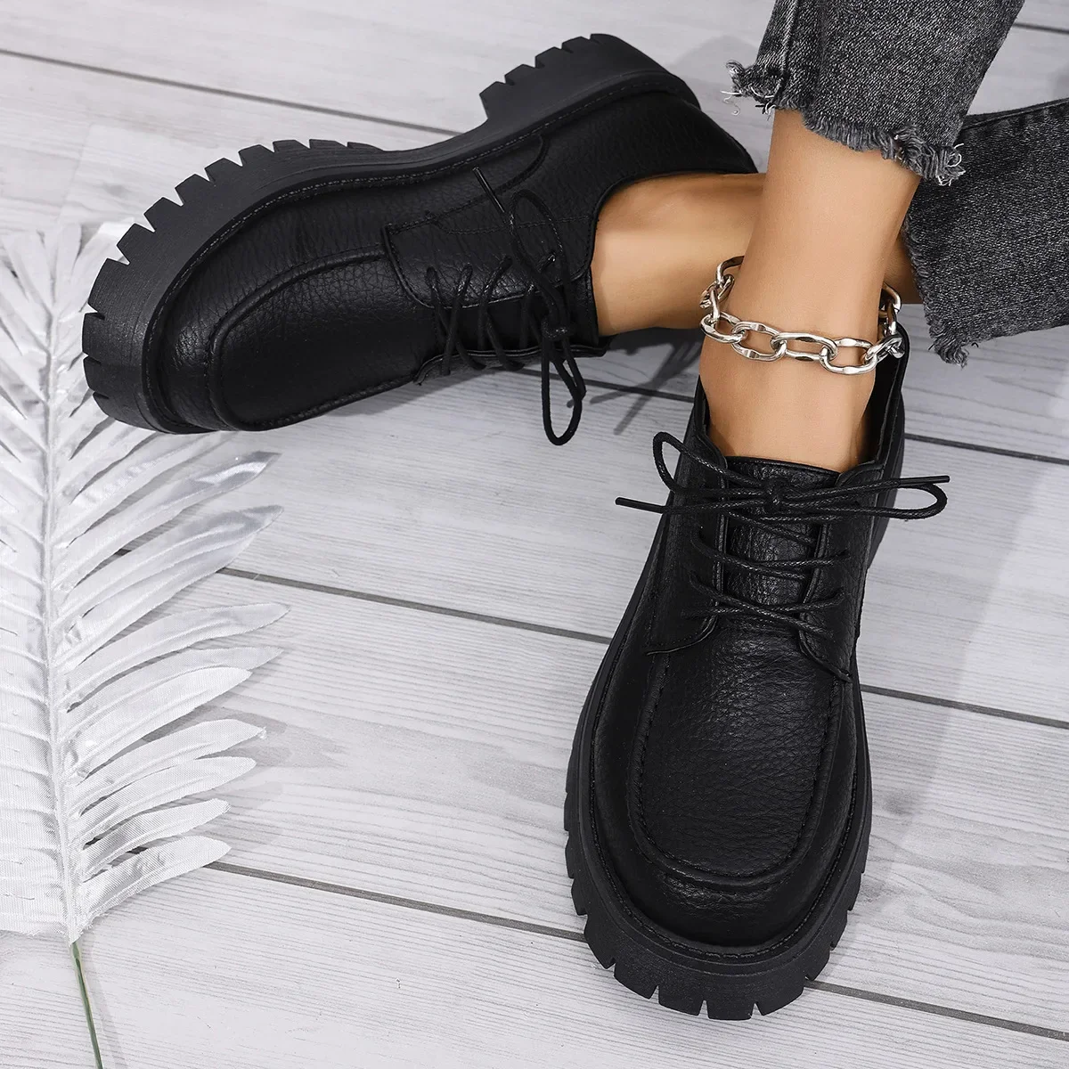 Large Size Thick-soled Loafers Women  Spring New Style Chunky Heel Retro Lace-up Professional Leather Shoes 2026