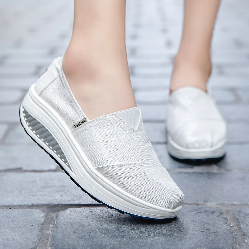 أحذية متأرجحة قماشية أحادية اللون ، كعب منحدر للنس...