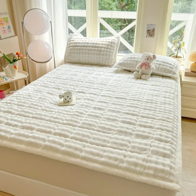 Luxurious Winter Faux Rabbit Fur Quilted Mattress Topper - Ultra-Soft Milk Velvet Tatami Mat for Ultimate Warmth and Comfort