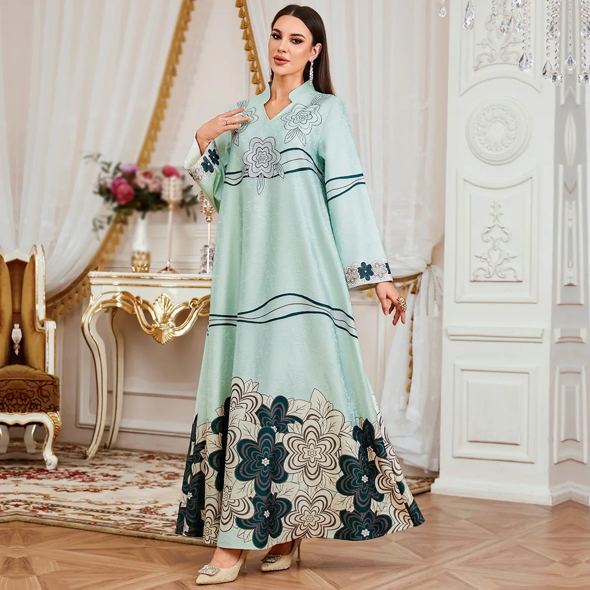 جلابية بيج بنقشة زهور عصرية