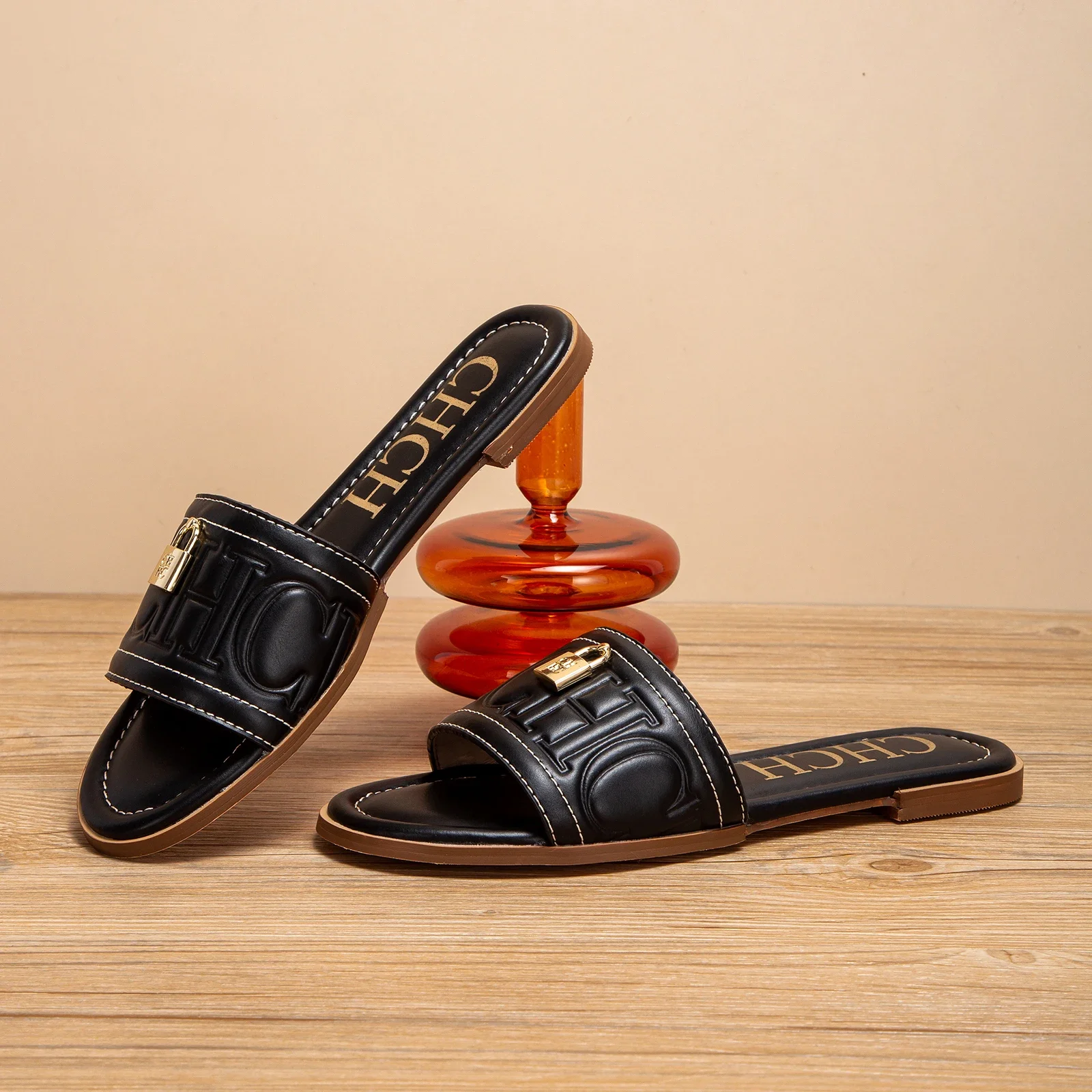 شباشب نسائية فاخرة جلد طبيعي