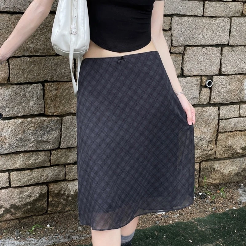 우아하고 경쾌한 여성용 블랙 하이웨이스트 새틴 슬림 스커트, 여성스러운 롱 스커트, 심플하면서도 세련된 여름 패션 아이템 11 복고풍 격자 무늬 스커트 여성 세련된 봄 2024 새로운 우아한 우아한 랩스커트 높은 허리 A 라인 스커트