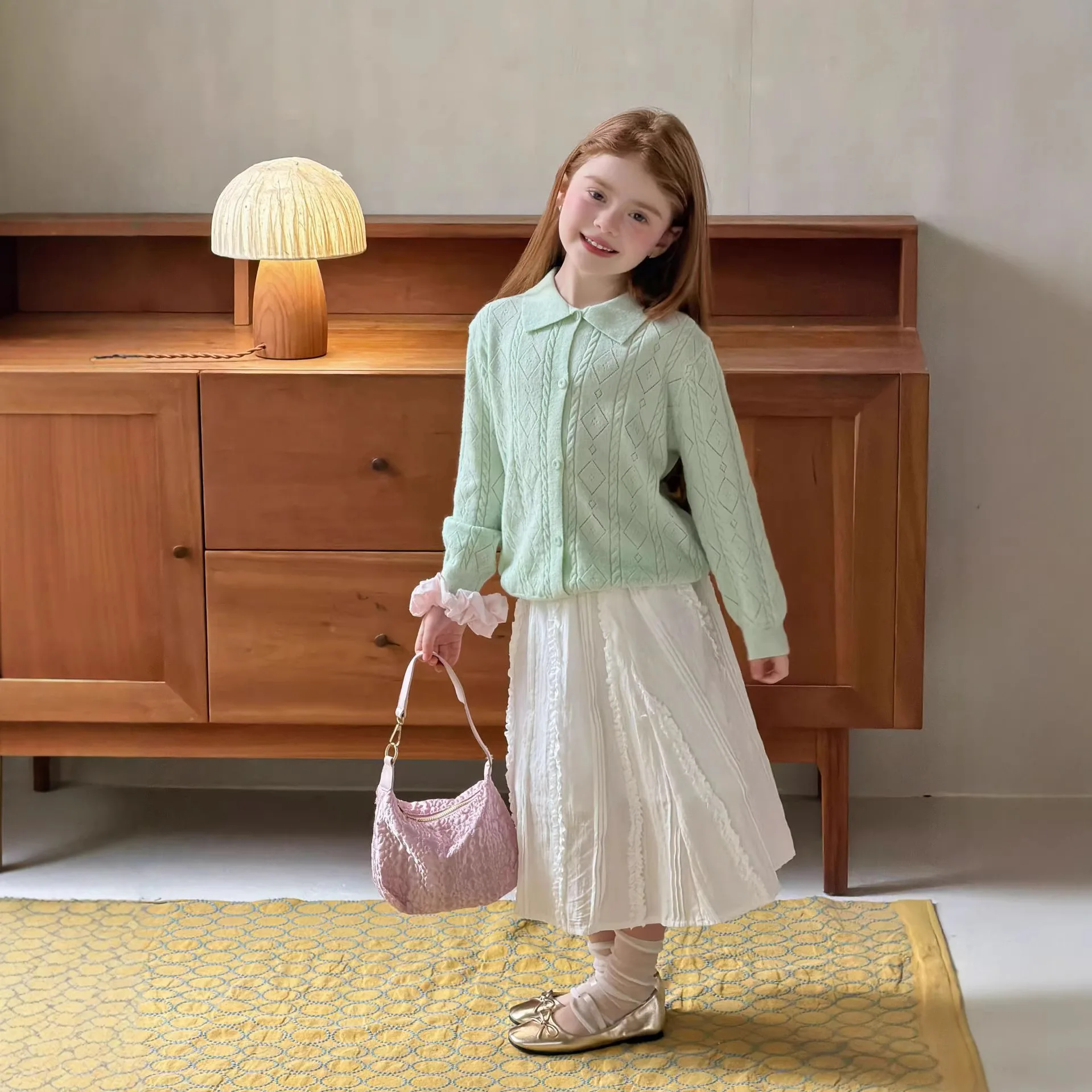 봄 신상 여아 단색 심플 니트 가디건 2026 아동복 여아 부드러운 다용도 스웨터 패션 캐주얼 상의