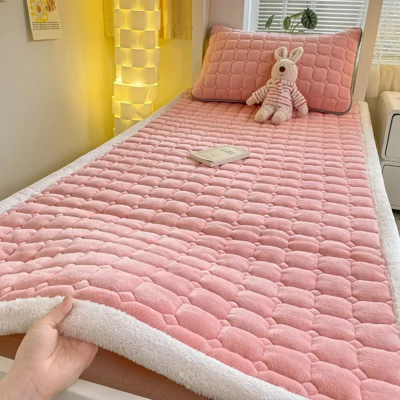 Winter warm velvet mattress toppers dormitory bedspread fold tatami thin mat non-slip mattress cover queen bed sheets bed cover