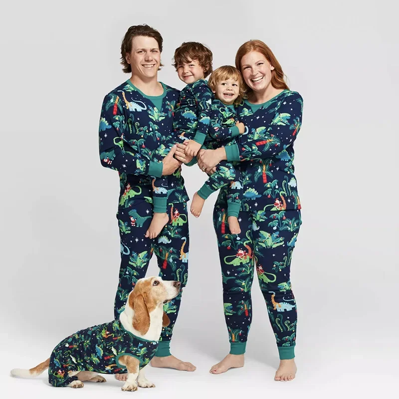 thumbnail image 2 of Conjunto de pijamas navideños familiares nuevos de 2024, conjuntos a juego para mamá, papá, niños, bebés y perros, ropa de dormir suave y cálida con estampado de dinosaurios, look familiar de Xams, 2 of 5