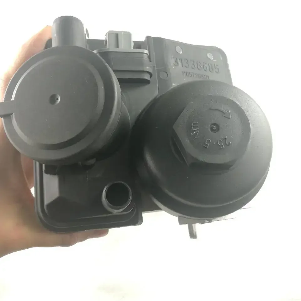 Oil Filter Housing 31338685 For Volvo S40 V50 S60 V60 XC60 XC70 C30 C70 2004-16 oil filter housing