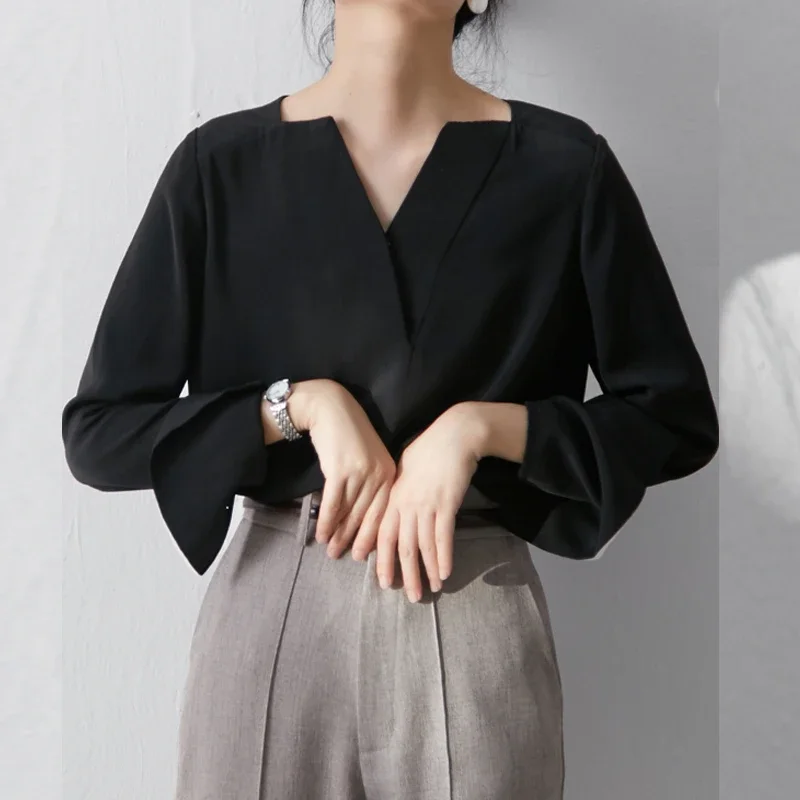 

Блузка Женская атласная с V-образным вырезом и длинным рукавом