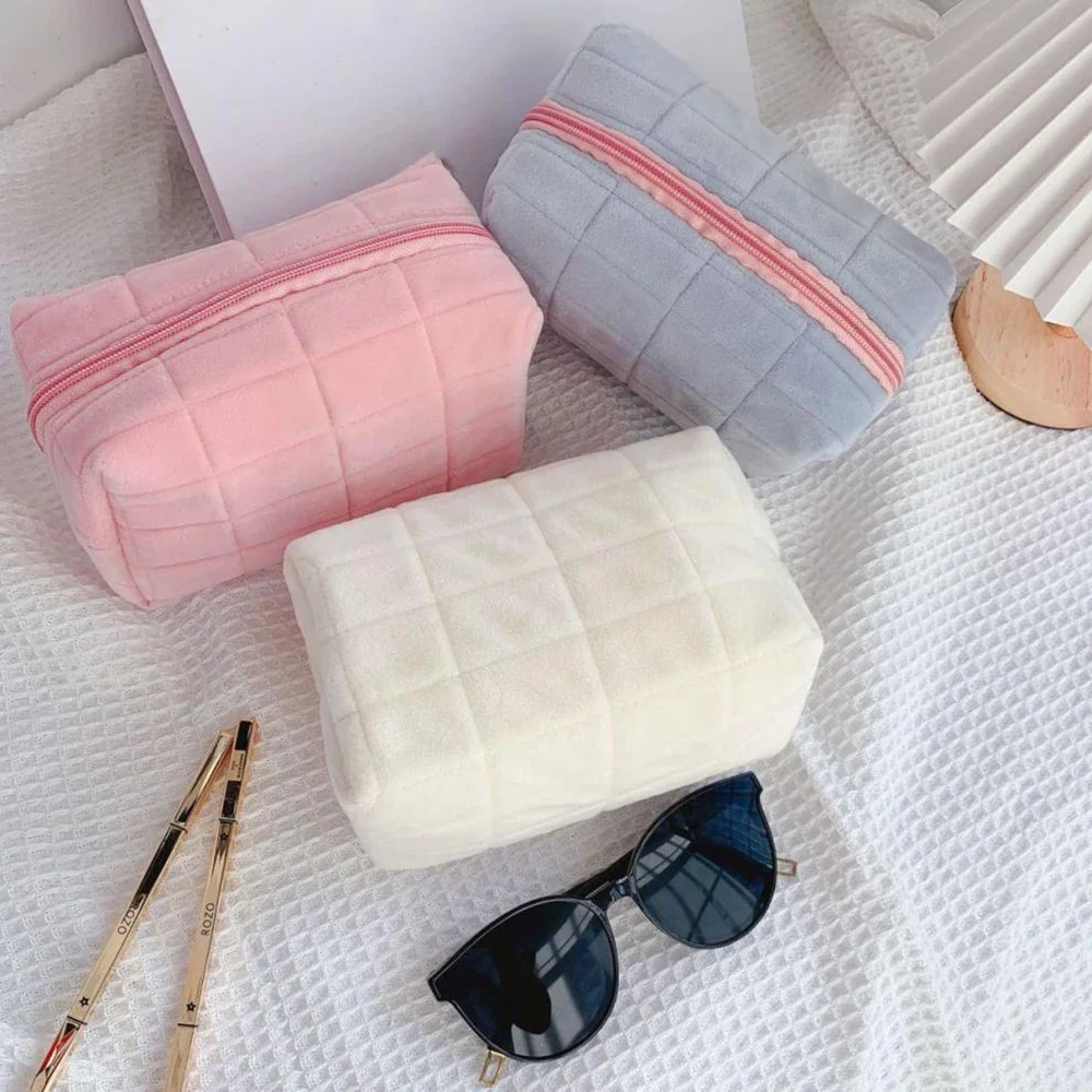 Cute Plush Makeup Bag for Women Portable Travel Small Cosmetic Bags Solid Color Zipper Toiletry Bag Washing Pouch Storage Bags 2