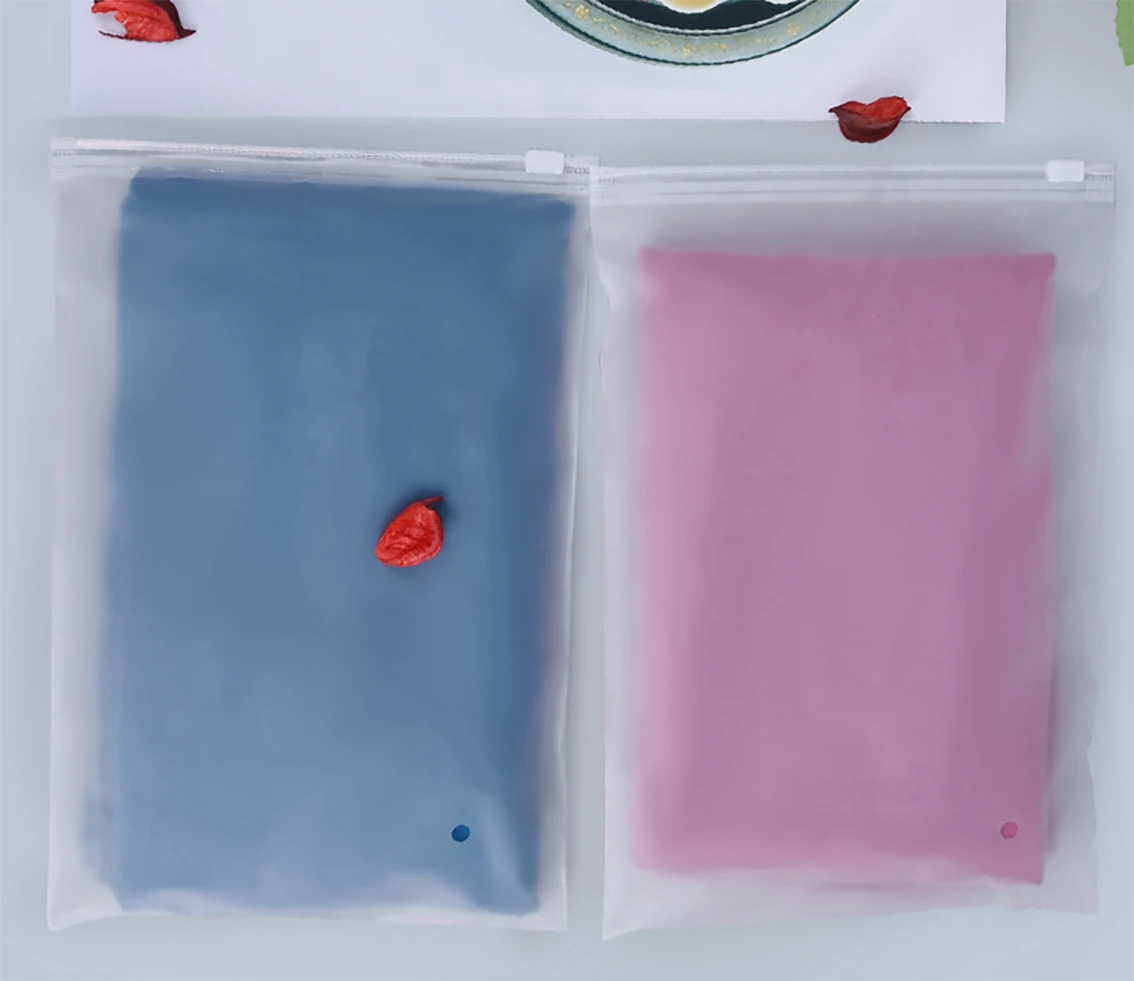 Details 132+ plastic bags for clothes packing xkldase.edu.vn